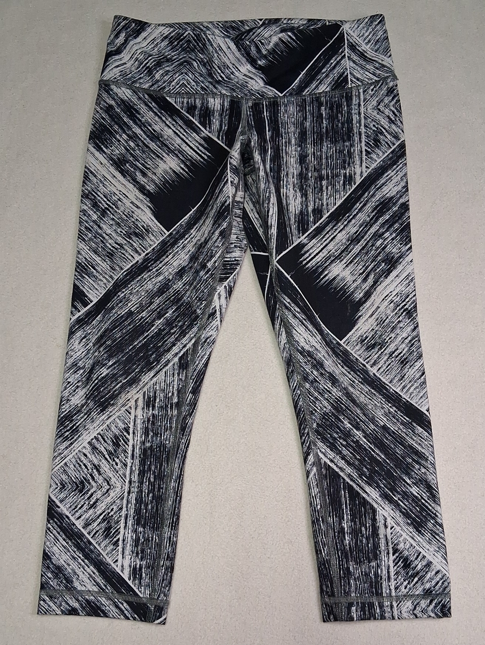 lululemon athletica Black and White Geometric Print Capris